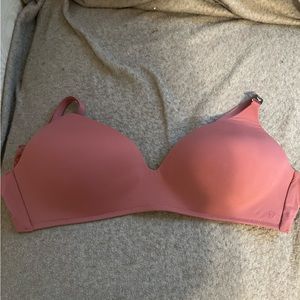 Victoria’s Secret bra. NWT. 34D.